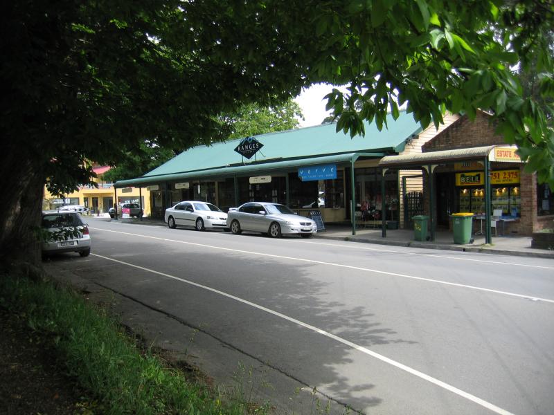 Olinda - Commercial centre and shops, Mt Dandenong Tourist Road at Monbulk Road - View west along Mt Dandenong Tourist Rd towards Range Rd