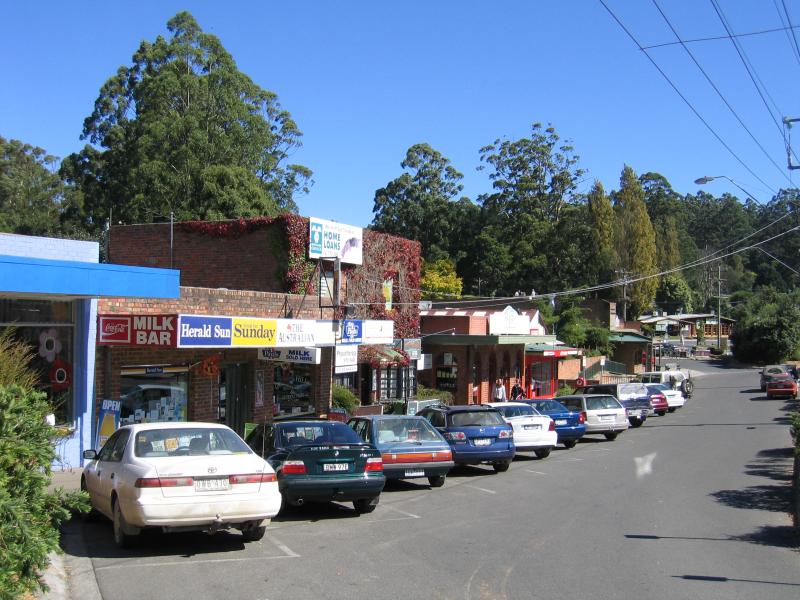 Olinda - Commercial centre and shops, Mt Dandenong Tourist Road at Ridge Road: Shops, view north along service road