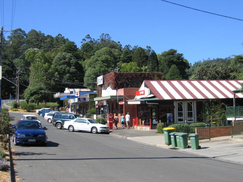 Olinda - Commercial centre and shops, Mt Dandenong Tourist Road at Ridge Road: Post office, view south along service road