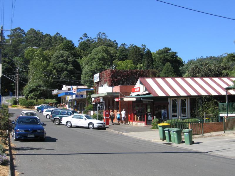 Olinda - Commercial centre and shops, Mt Dandenong Tourist Road at Ridge Road - Post office, view south along service road