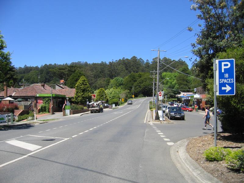 Olinda - Commercial centre and shops, Mt Dandenong Tourist Road at Ridge Road - View south along Mt Dandenong Tourist Rd at Ridge Rd