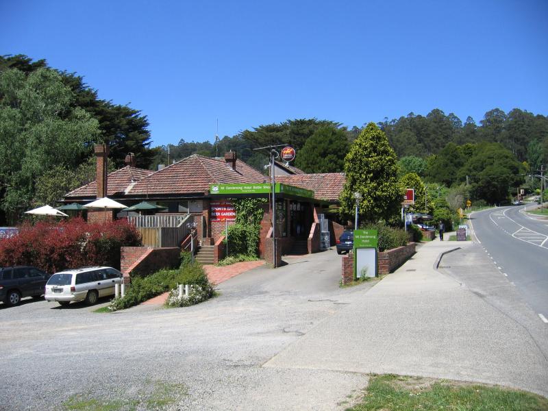 Olinda - Commercial centre and shops, Mt Dandenong Tourist Road at Ridge Road: Mt Dandenong Hotel, Mt Dandenong Tourist Rd