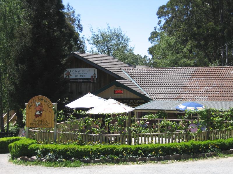 Olinda - Around Olinda: Pig & Whistle Tavern, Mt Dandenong Tourist Rd at Dickens Rd