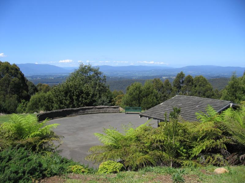 Olinda - Dandenong Ranges Botanic Garden: Serenity Point