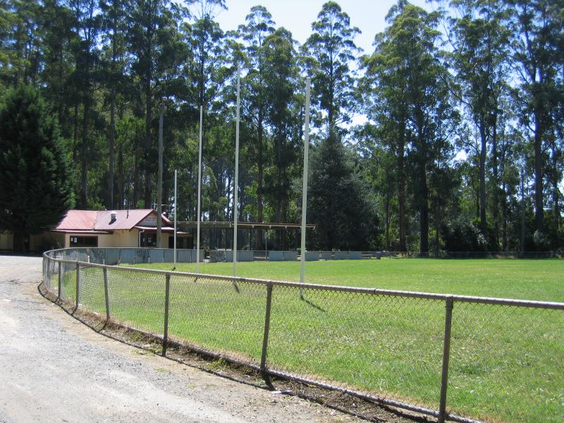 Olinda - Olinda Recreation Reserve, Monbulk Road: Sports oval