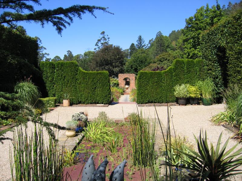 Olinda - Cloudehill Gardens, Monbulk Road: Pathway near entrance to gardens