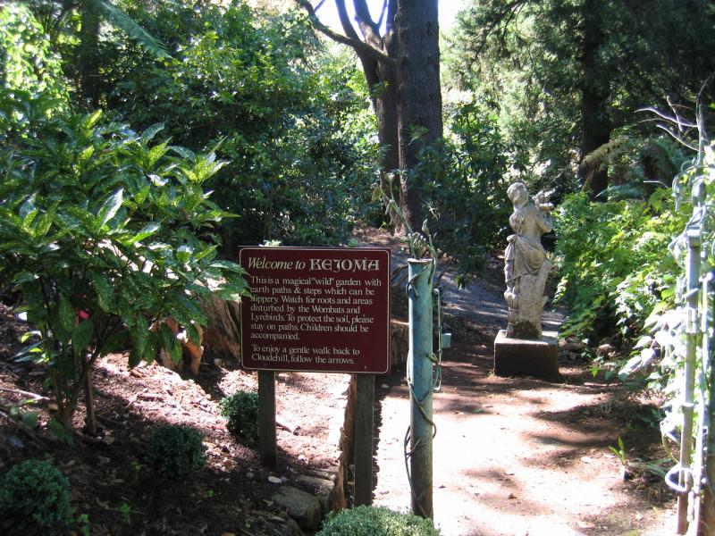 Olinda - Cloudehill Gardens, Monbulk Road: Entrance to Kejoma Garden