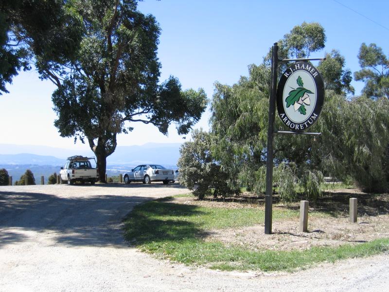 Olinda - R.J. Hamer Forest Arboretum, Chalet Road: Car park at R.J. Hamer Forest Arboretum