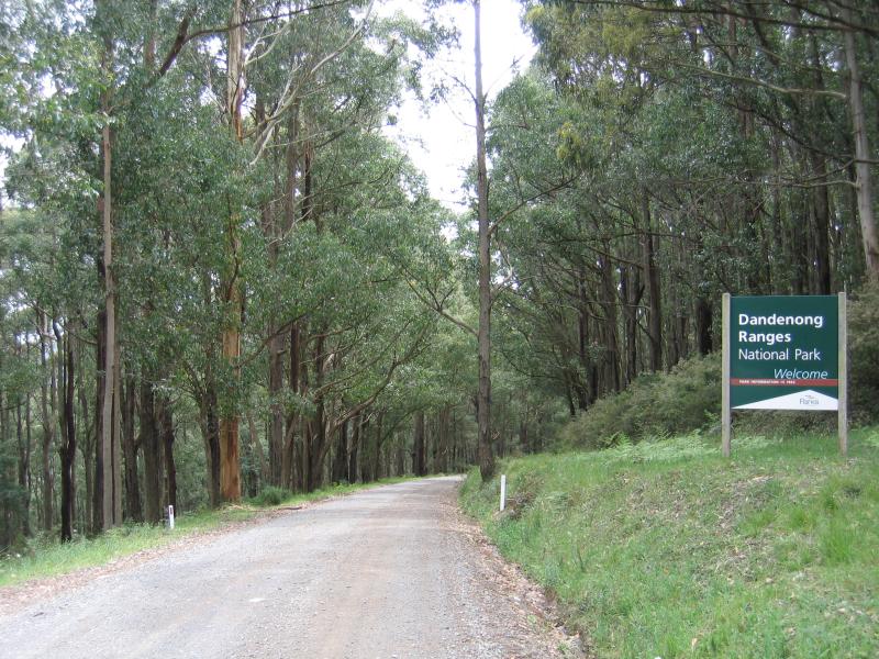 Olinda - Valley Picnic Ground, Boundary Road: View north along Silvan Rd at entrance to Dandenong Ranges National Park