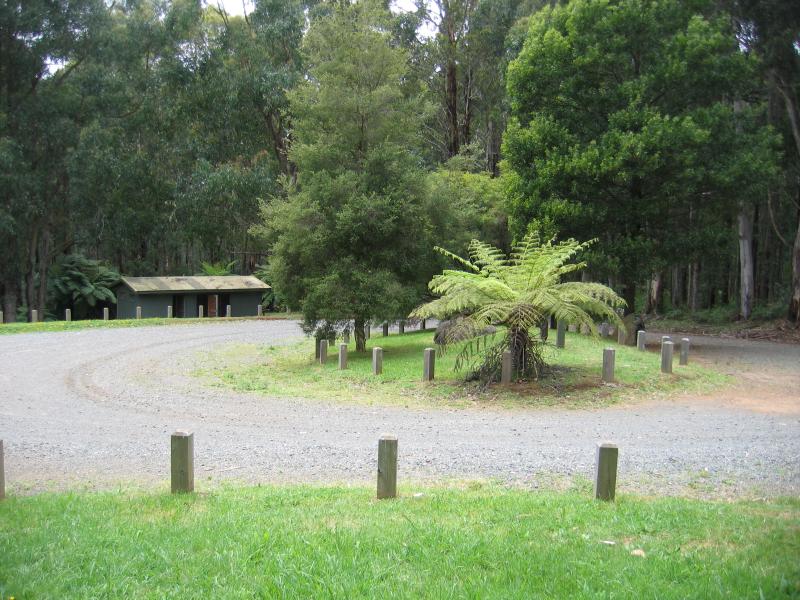 Olinda - Valley Picnic Ground, Boundary Road: Car park at Valley Picnic Ground