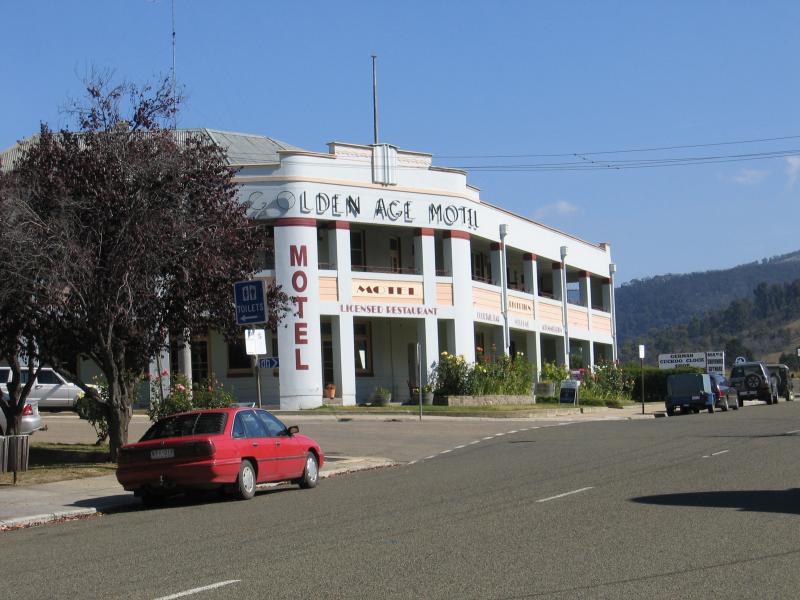 Omeo - Commercial centre and shops - Golden Age Motel, view west along Day Av at Tongio Rd