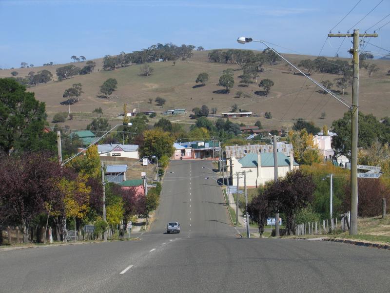 Omeo - Around Omeo - View south along Day Av towards Brumley St