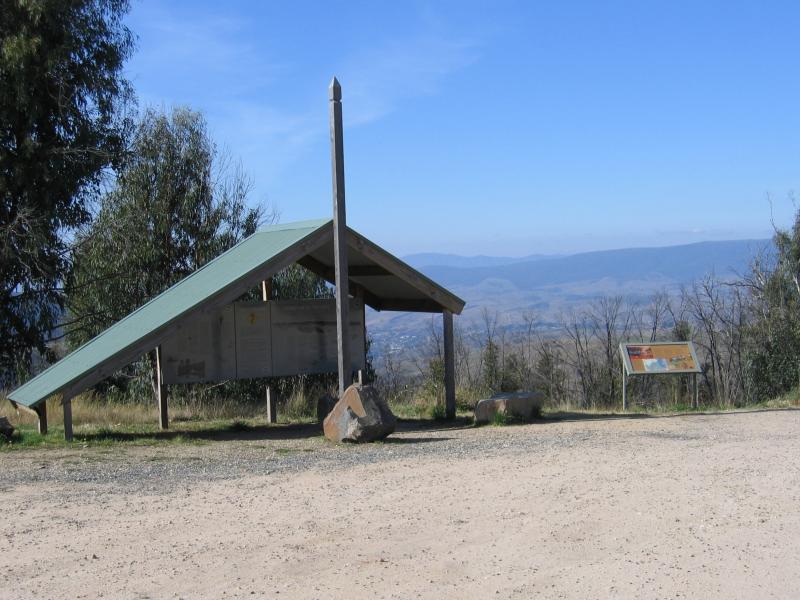 Omeo - Kosciusko Lookout, Great Alpine Road west of Omeo - Information shelter