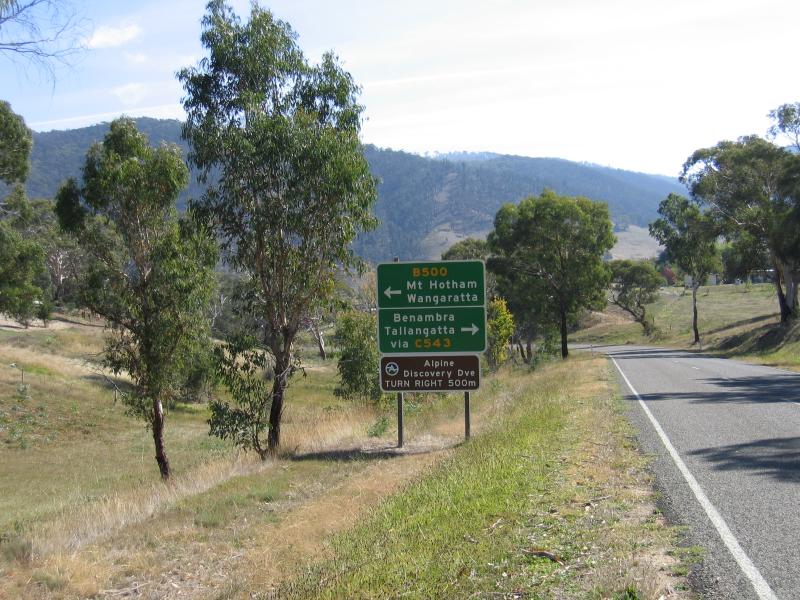 Omeo - Great Alpine Road between Swifts Creek and Omeo - View north-west along Great Alpine Rd between Day Av and Omeo Hwy