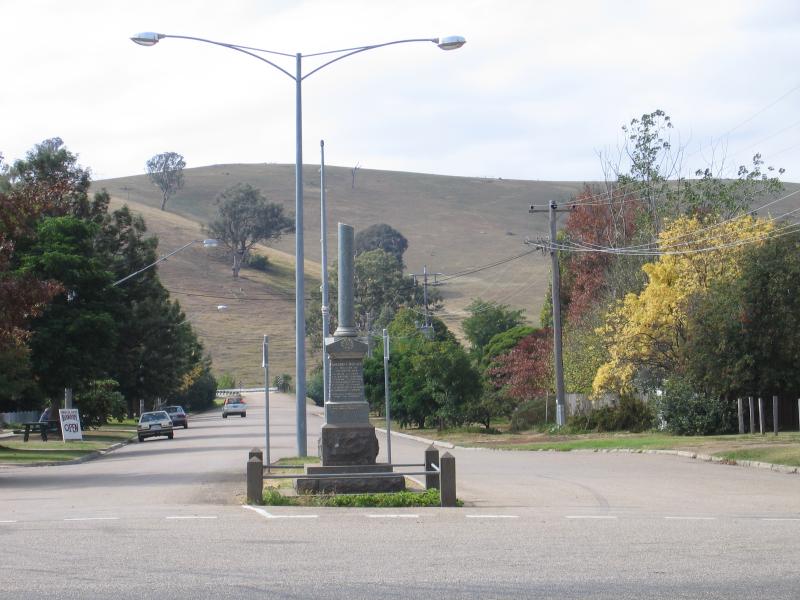Omeo - Town of Swifts Creek - View north-east along McMillans Rd at Great Alpine Rd