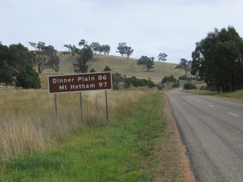 Omeo - Great Alpine Road between Ensay and Swifts Creek - Alpine resort sign, north of Ensay