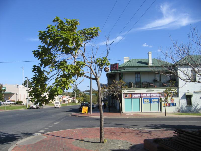 Orbost - Commercial centre and shops: Orbost Club Hotel, view south along Nicholson St at McLeod St