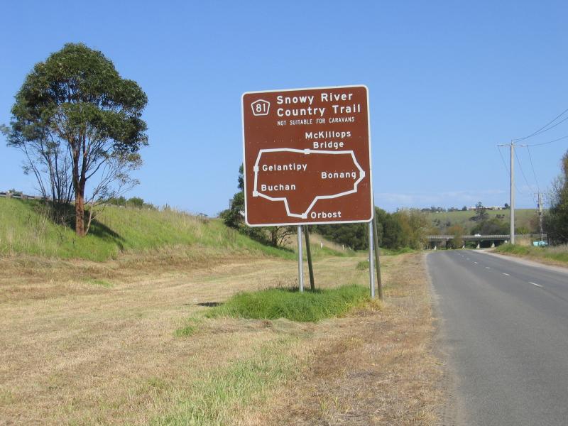 Orbost - Snowy River and surrounding river flats: Snow River Country Trail sign, view west along Buchan-Orbost Rd, west of Princes Hwy