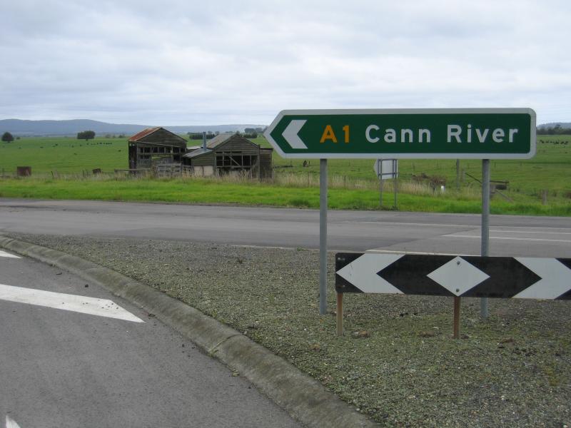 Orbost - Princes Highway around Orbost: View east at Lochiel st and Princes Hwy intersection
