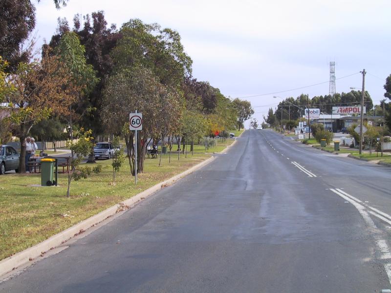 Ouyen - Around Ouyen: View west along Gregory St at Rowe St