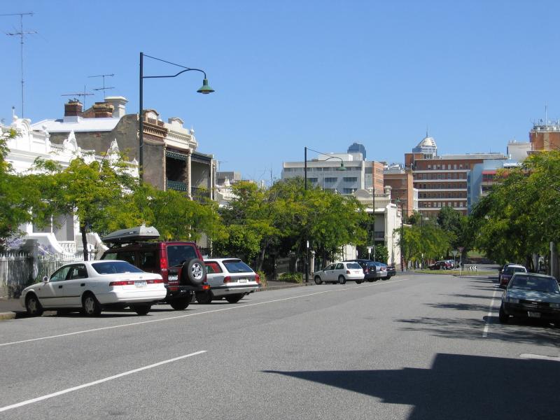 Parkville - Residential area west of Royal Parade - View south along Fitzgibbon St between Bayles St and Morrah St