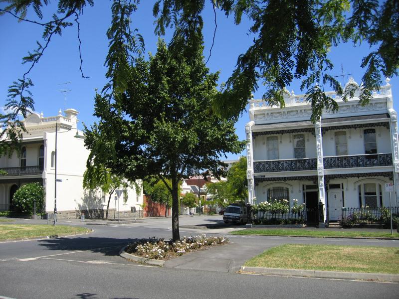 Parkville - Residential area west of Royal Parade - View south along Fitzgibbon St at Morrah St