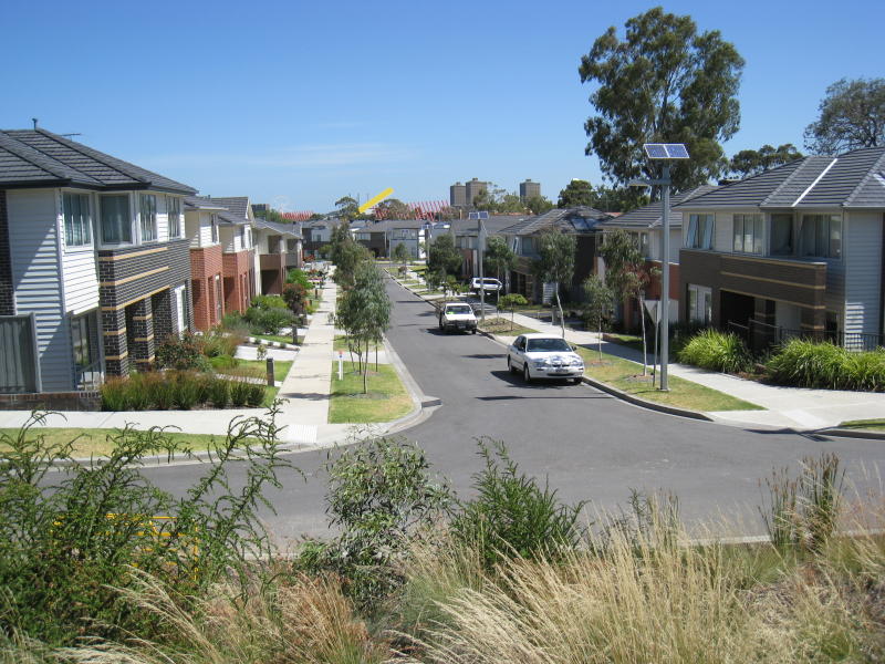 Parkville - Parkville Gardens, west of Oak Street: View south along Sauvage St