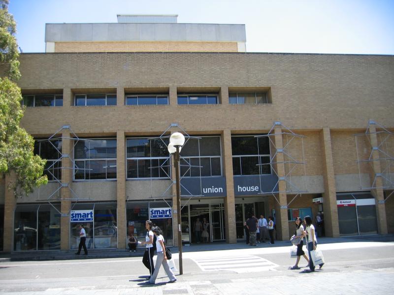 Parkville - University of Melbourne: Union House, entrance on east side
