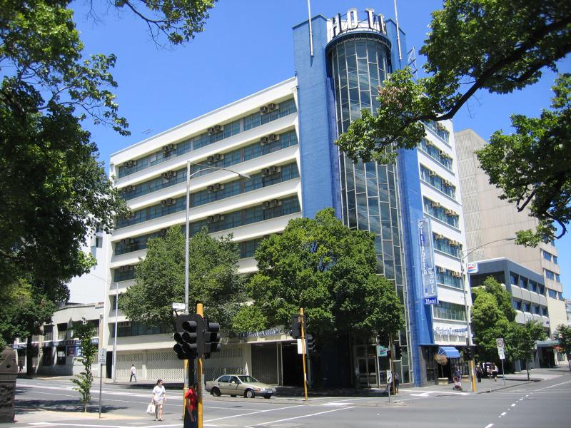 Parkville - Royal Parade area: View south along Royal Parade at Grattan St