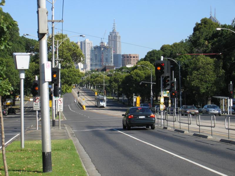 Parkville - Flemington Road area: View south-east along Flemington Rd towards Gatehouse St