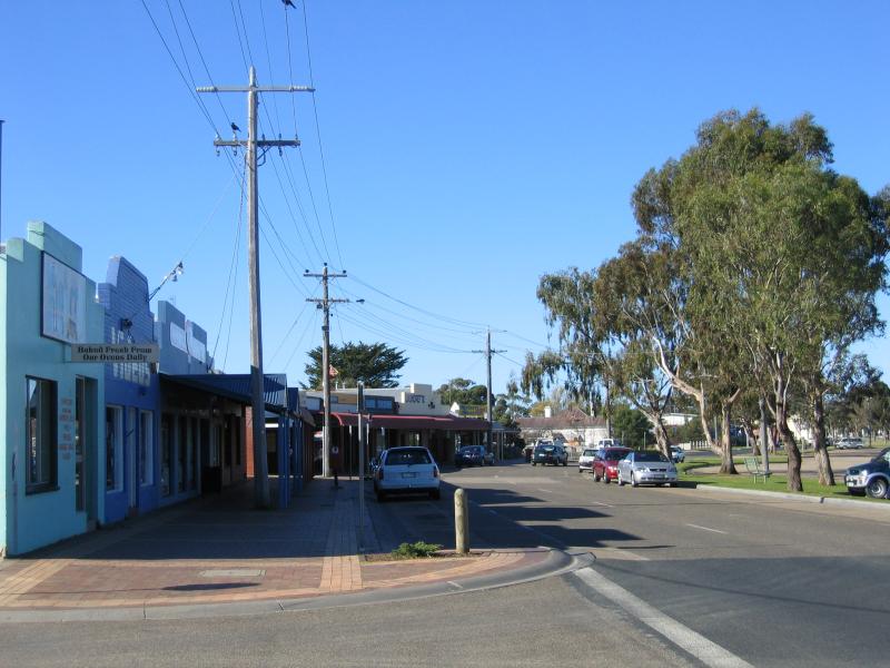 Paynesville - Commercial centre and shops: View east along Esplanade at Langford Pde