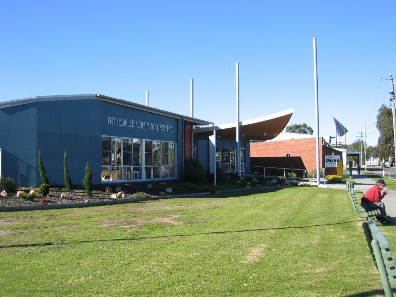 Paynesville - Commercial centre and shops: Community Centre, Esplanade at Raymond St