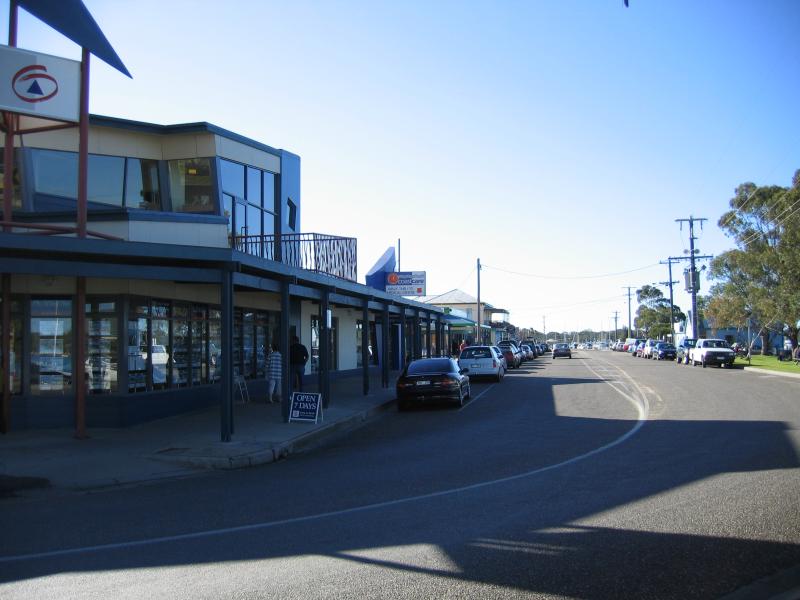 Paynesville - Commercial centre and shops: View north along Esplanade at the bend