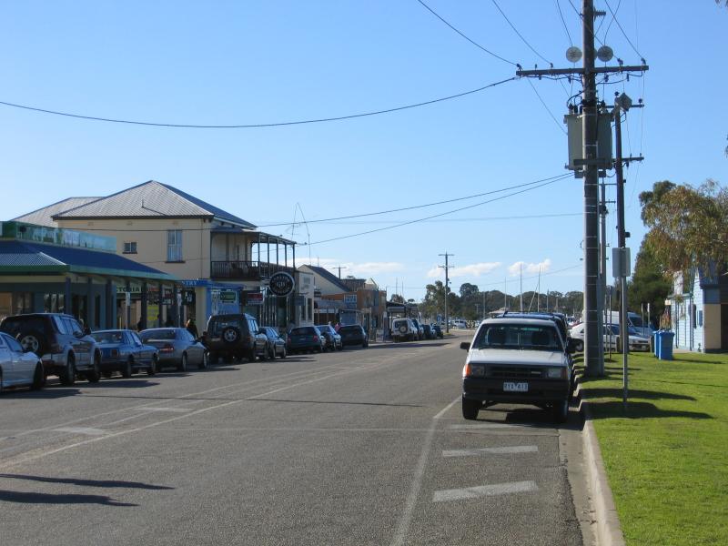 Paynesville - Commercial centre and shops: View north along Esplanade towards Devon Rd