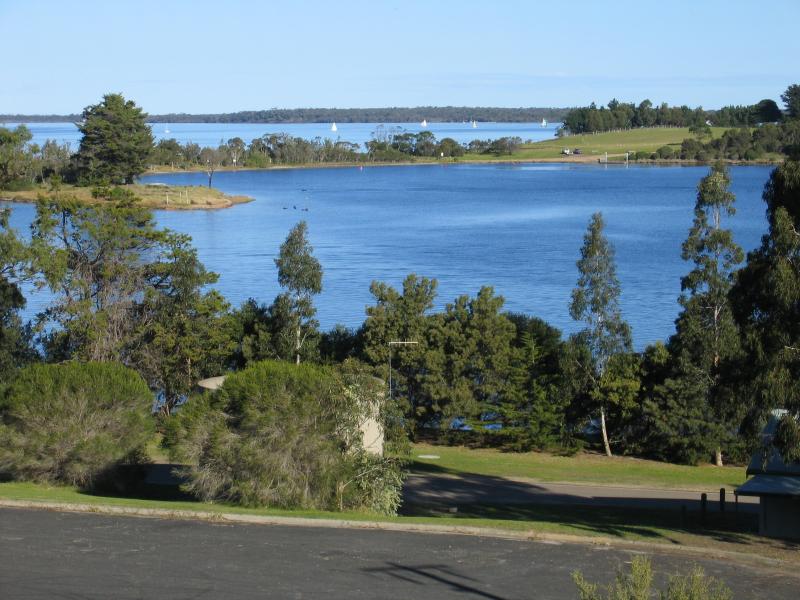 Paynesville - Southern coast and foreshore: View south to Dawsons Cove from Newlands Dr