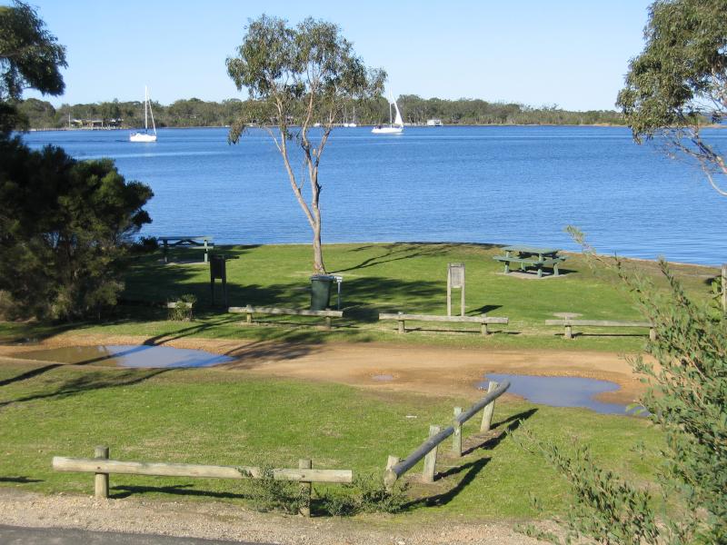 Paynesville - Southern coast and foreshore: View south to Raymond Island from eastern end of Sunset Dr