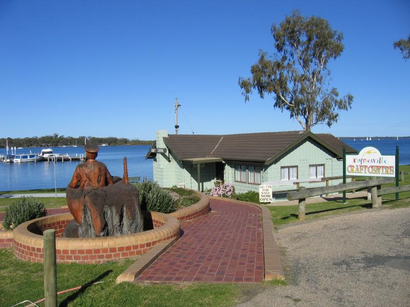 Paynesville - Southern coast and foreshore: Paynesville Craft Centre, Sunset Dr