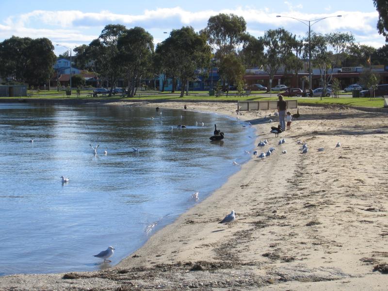 Paynesville - Southern coast and foreshore: View west along beach, foreshore, and Esplanade from boat ramp opposite Raymond St