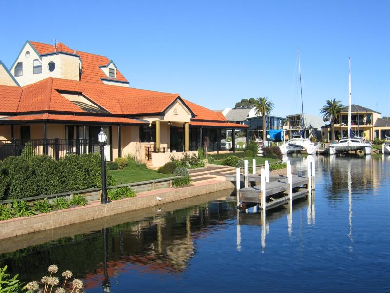 Paynesville - Burrabogie Island area: View south to Mariners Quay from bridge at King St