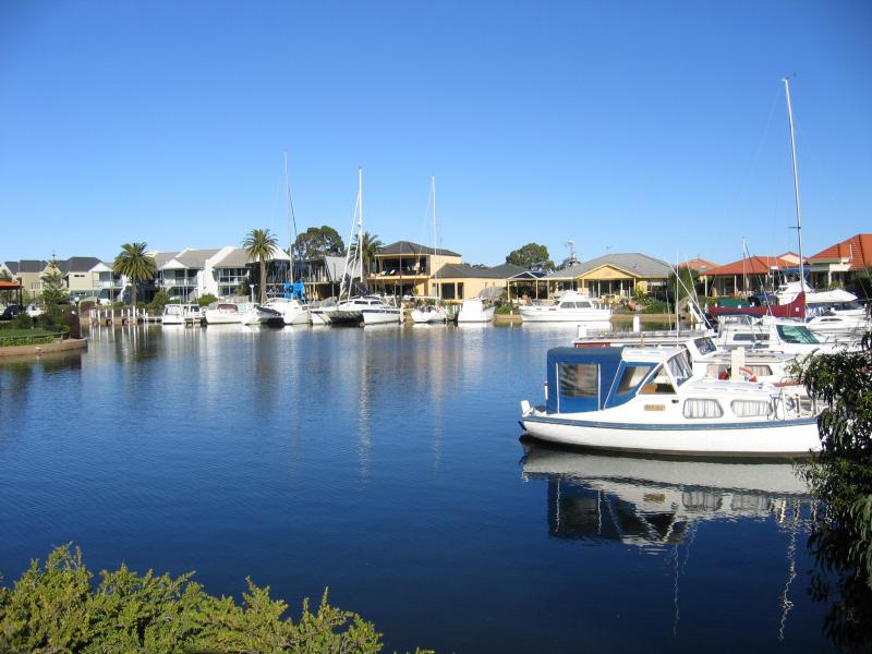 Paynesville - Burrabogie Island area: View south to Mariners Quay from bridge at King St