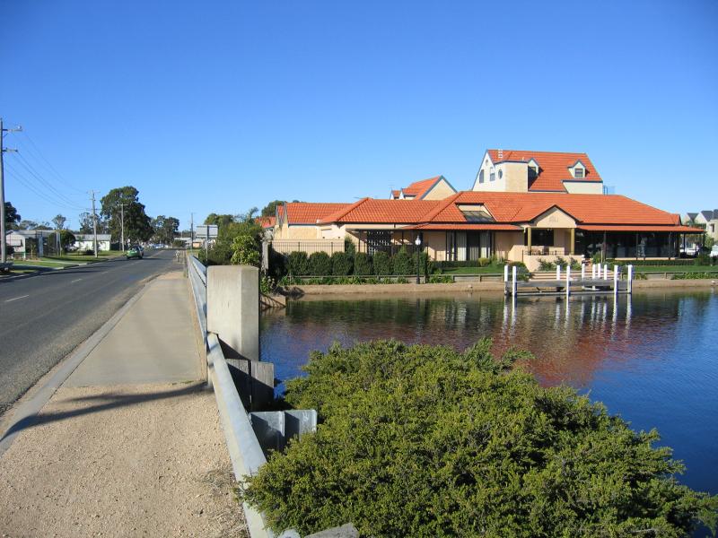 Paynesville - Burrabogie Island area: View east along King St at bridge