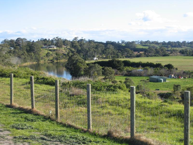 Paynesville - Bluff Lookout, Eagle Point: View inland along Mitchell River