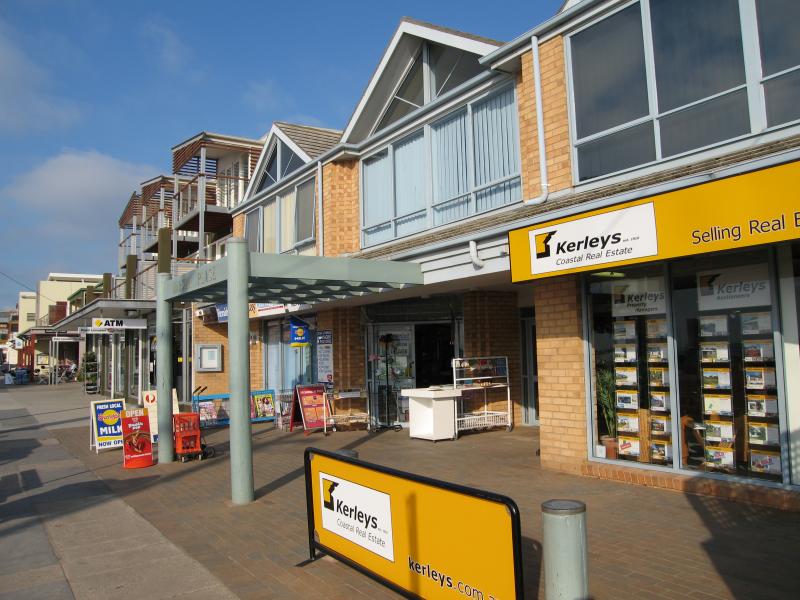 Point Lonsdale - Commercial centre and shops, Point Lonsdale Road: Shops along Pt Lonsdale Rd near Kirk Rd