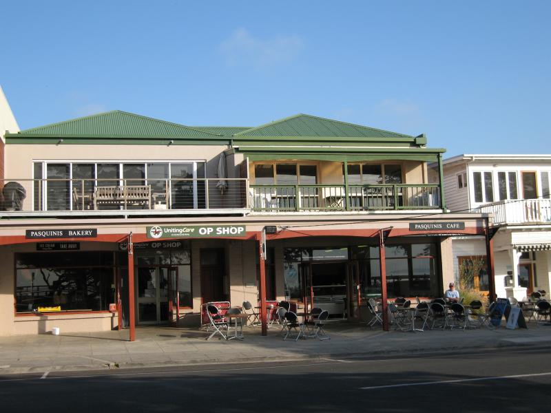 Point Lonsdale - Commercial centre and shops, Point Lonsdale Road: Bakery and cafe, Pt Lonsdale Rd