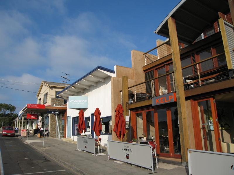 Point Lonsdale - Commercial centre and shops, Point Lonsdale Road: View south along Pt Lonsdale Rd towards Admans St