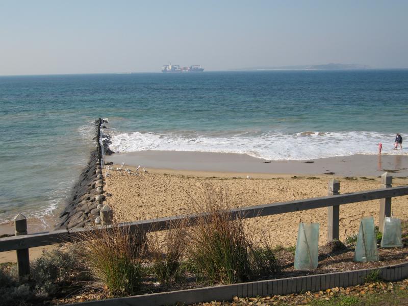 Point Lonsdale - Front Beach along Point Lonsdale Road: View out to sea from groyne