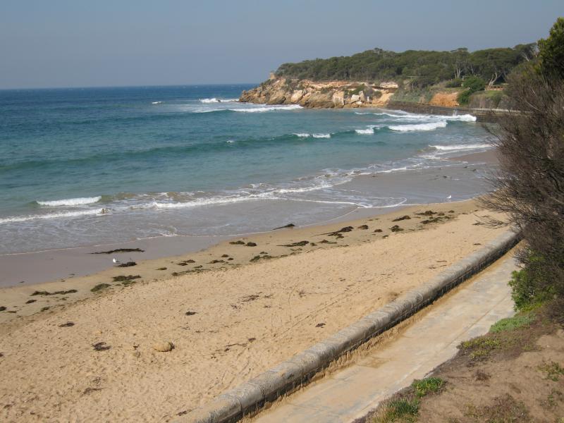 Point Lonsdale - Front Beach along Point Lonsdale Road: View south along beach opposite Kirk Rd