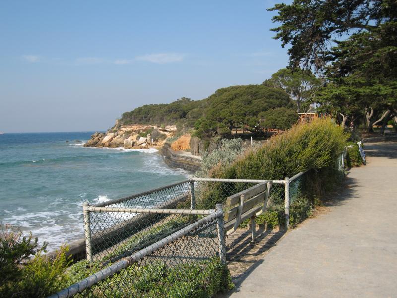 Point Lonsdale - Front Beach along Point Lonsdale Road: View south along coast from foreshore opposite shops