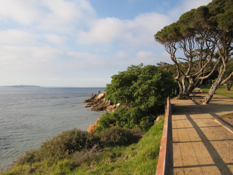 Point Lonsdale - Front Beach along Point Lonsdale Road: View south along coast from park opposite shops on Pt Lonsdale Rd