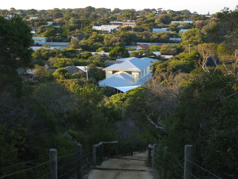 Point Lonsdale - Lookout and Surf Back Beach, Ocean Road opposite Winterley Road: View north along path back towards Ocean Dr